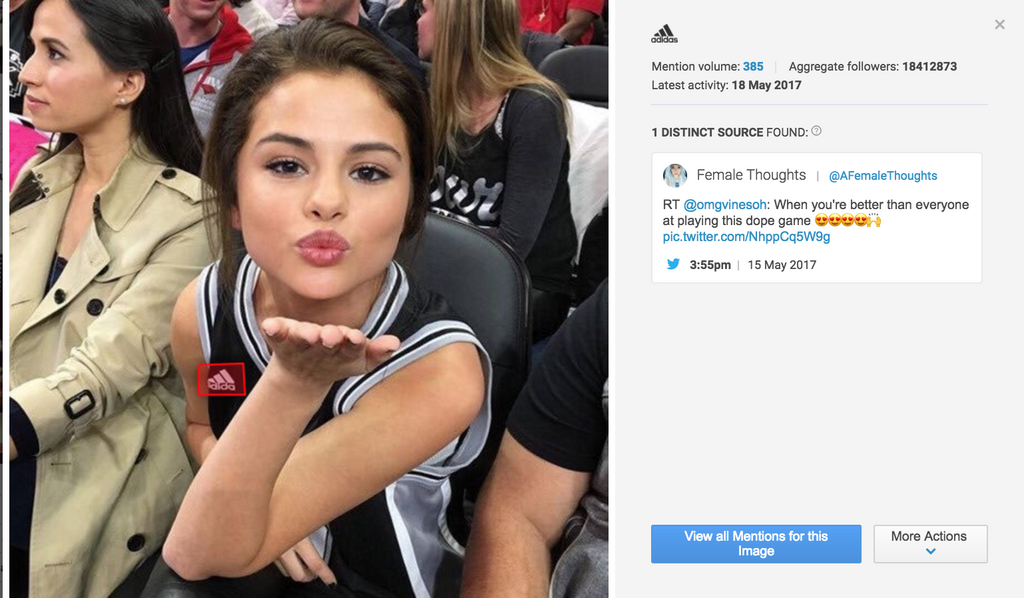 Selena Gomez trÃ¤gt Oberteil mit Adidas Logo