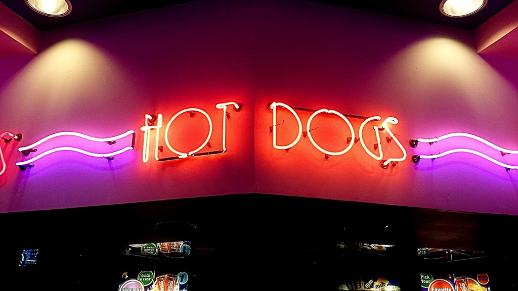 hot-dogs-676469_1280